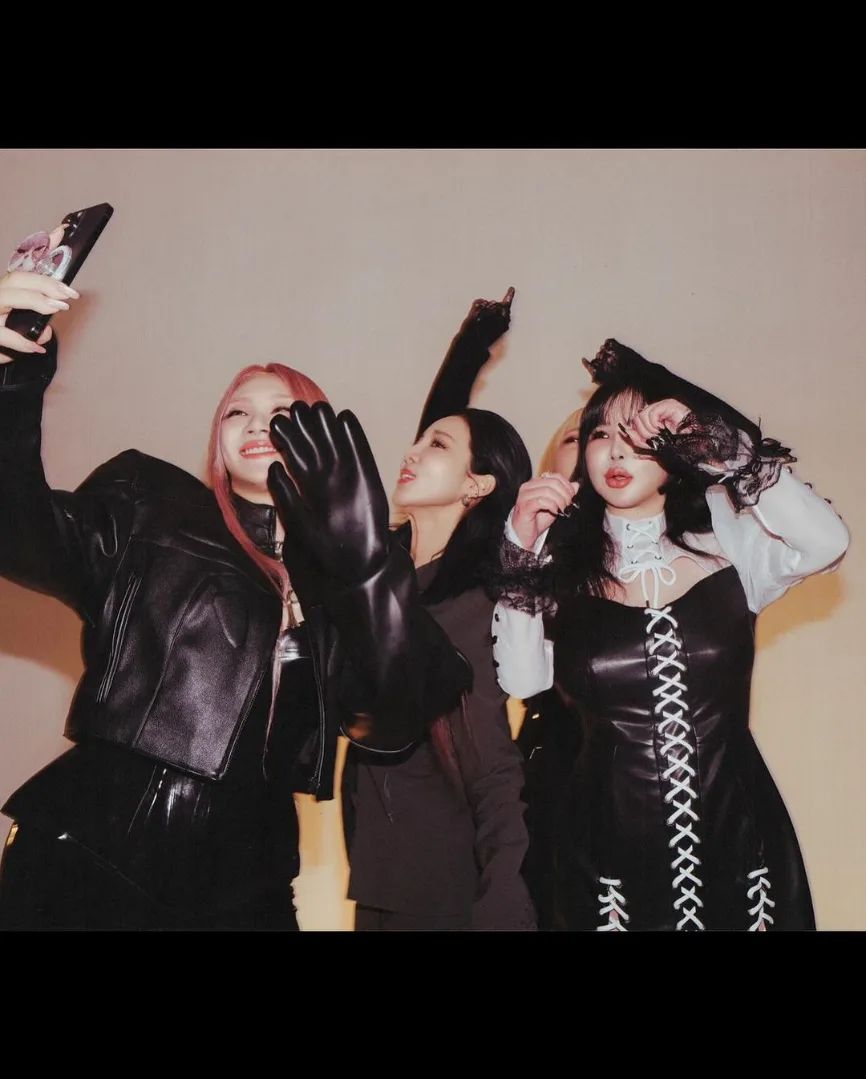 2NE1